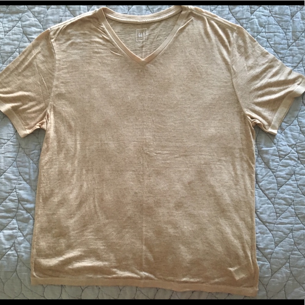 GAP’s V-neck Tee